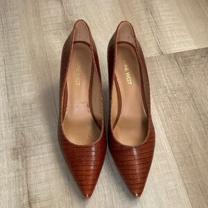 Nine West Margot Brown Embossed Leather Upper Mid-Heels Great condition!